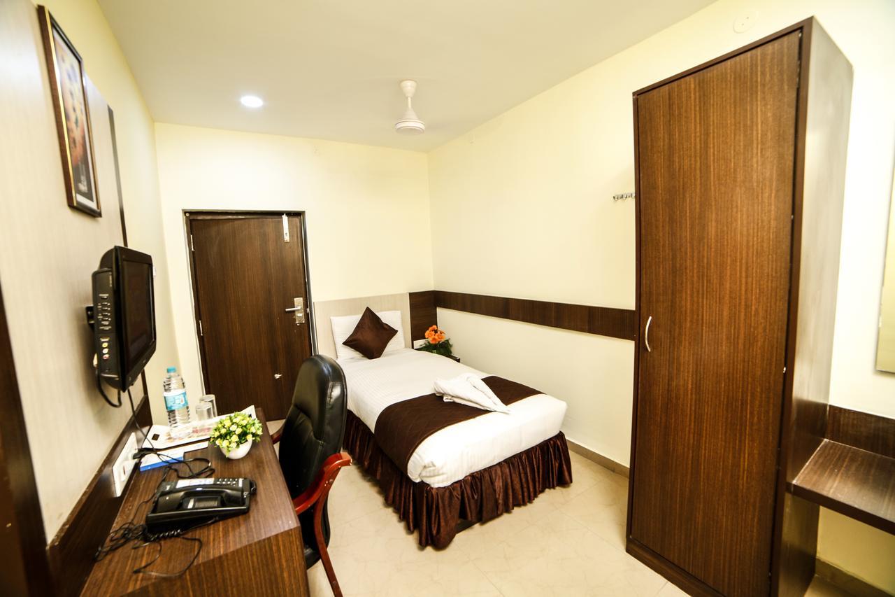 Hotel Tiruchendur Mani Iyer Palni Esterno foto
